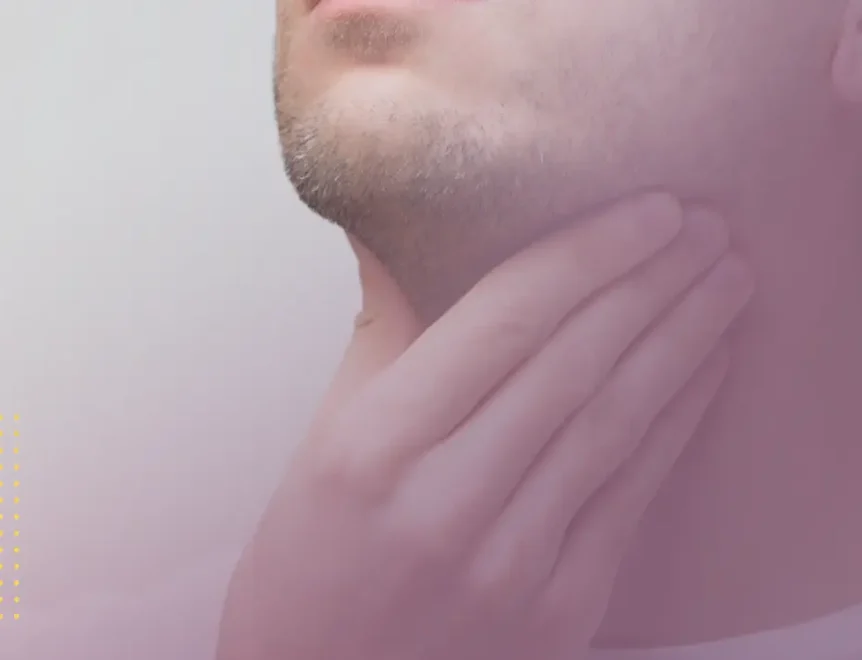 Effets secondaires de la quercétine sur la thyroïde : la liste de contrôle. Un homme se touchant le cou